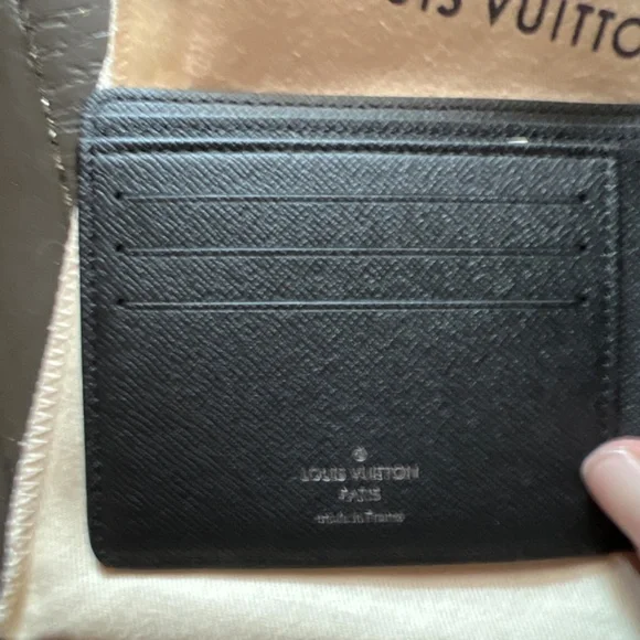 Black Luis Vuitton men’s wallet - Picture 2 of 4